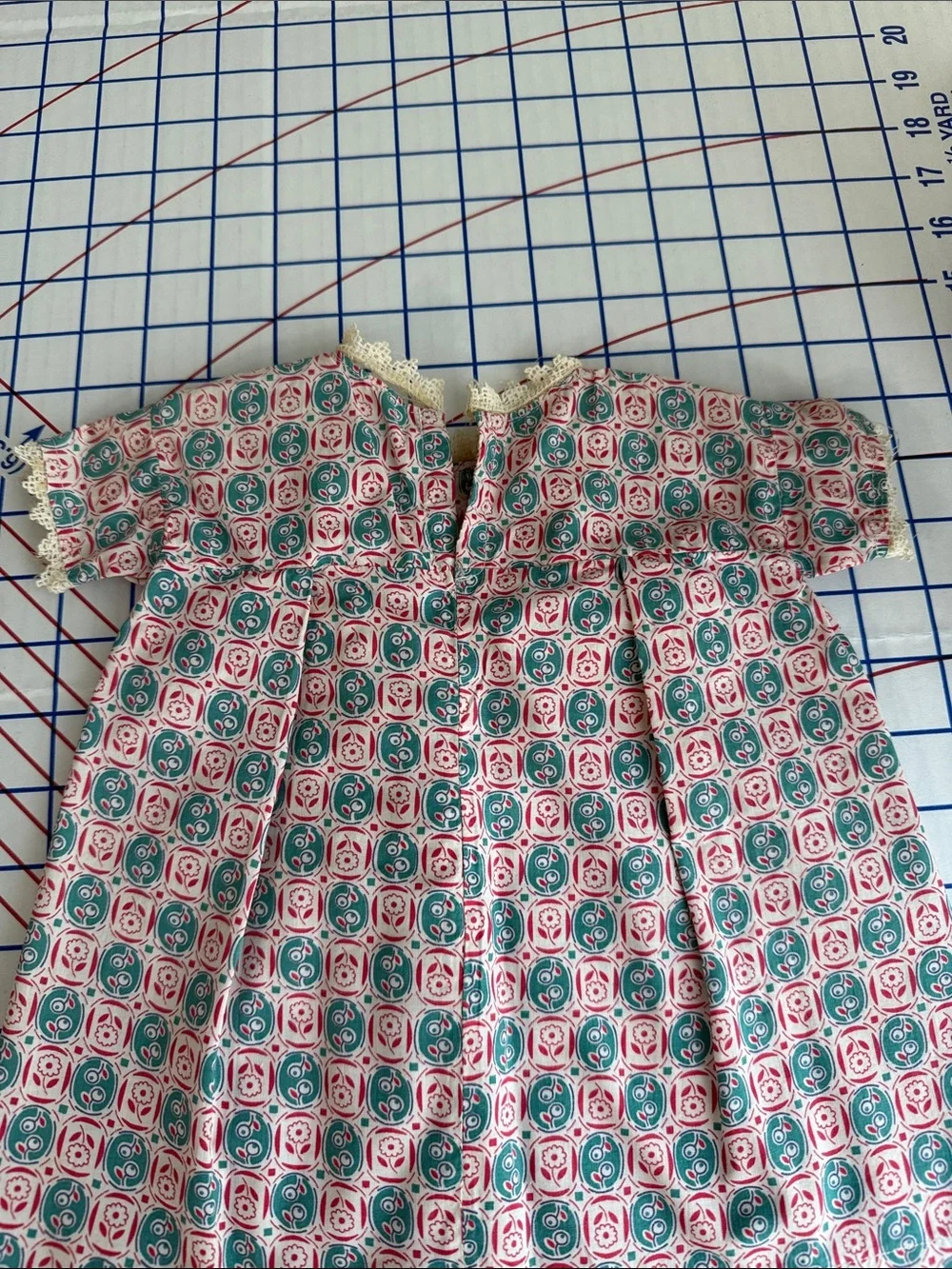 1930s 40s Vintage Cotton Child’s Dress Cutter Fabric Novelty Floral Print